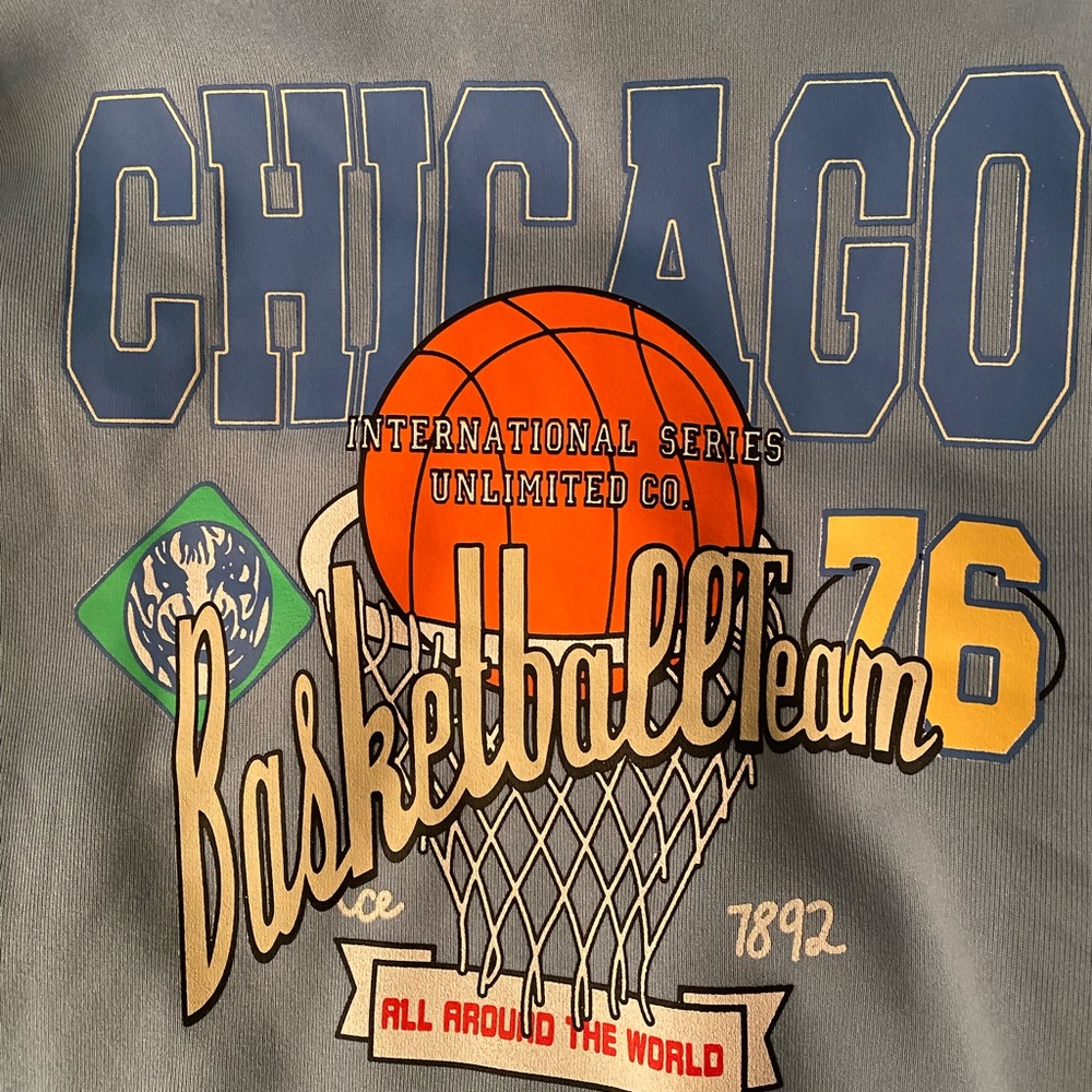 CHICAGO BASKETBALL CREWNECK